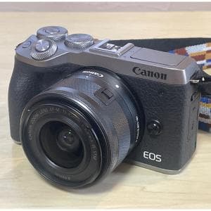 キヤノンのお洒落ミラーレス。EOS  M6 Mark2（シルバー）3200万画素・高画質！