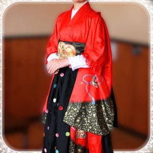 【ハーフ成人式・卒業式に】赤×黒モダン♪ 振袖リメイクの袴風簡単着物ドレス（140-160cm）【Hare.dress-TE】